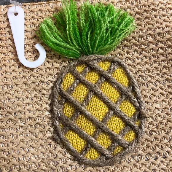 Burlap pineapple bag 🍍 - Picture 2 of 8